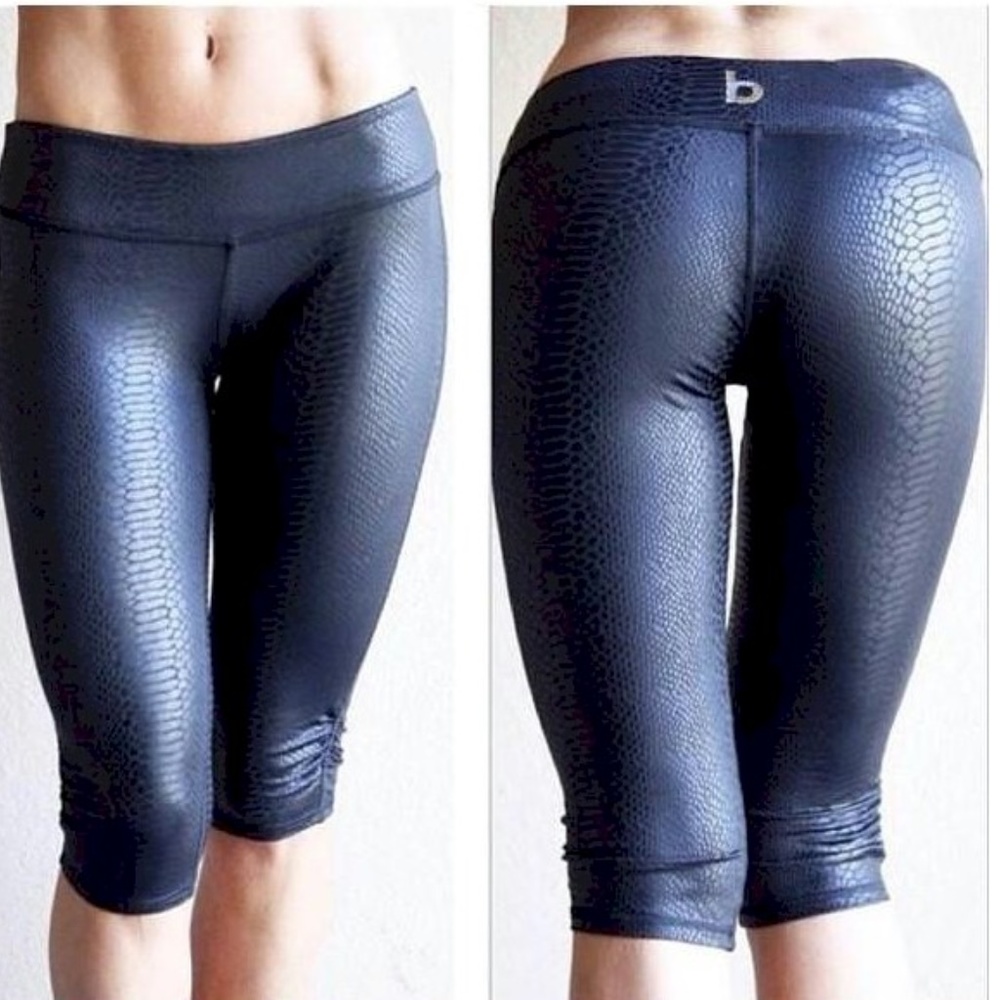 Black Supplex Snake Capri Legging Size Large